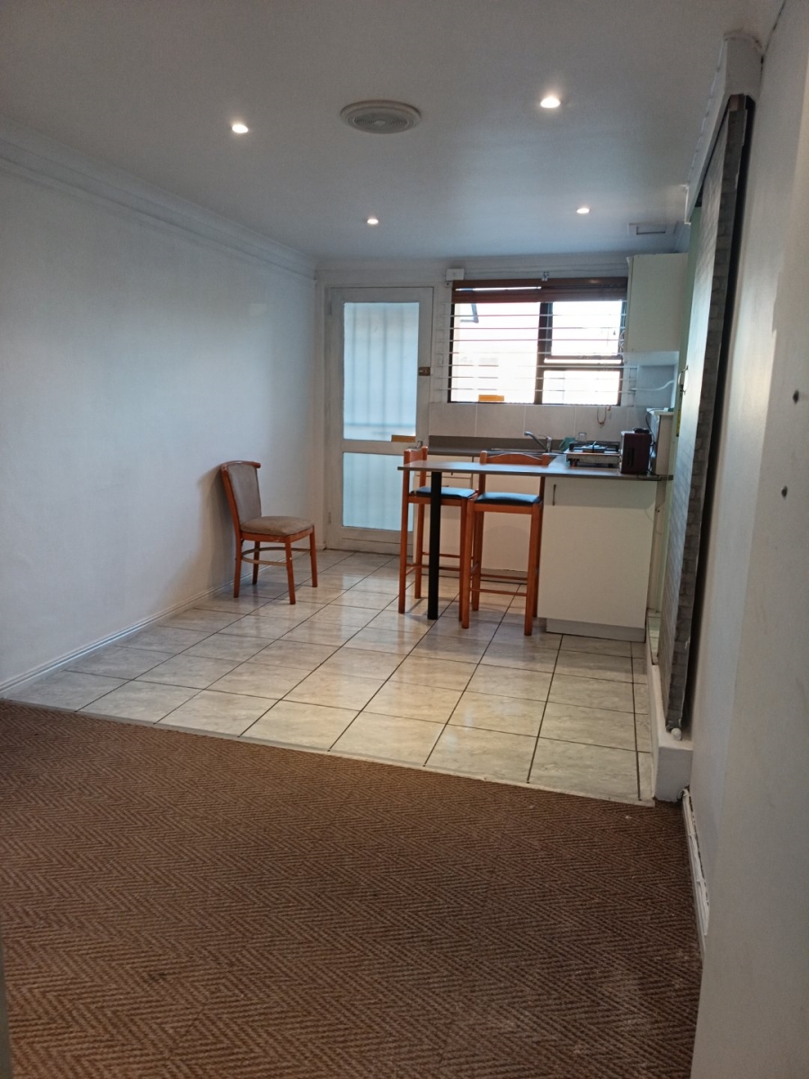 6 Bedroom Property for Sale in Maitland Western Cape